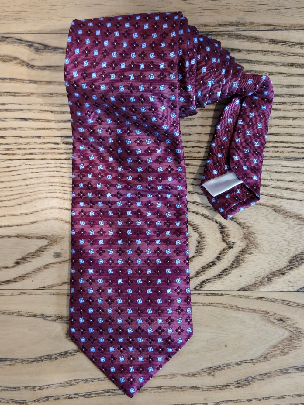 Altea Burgundy Geometric Silk Tie with Blue Accents